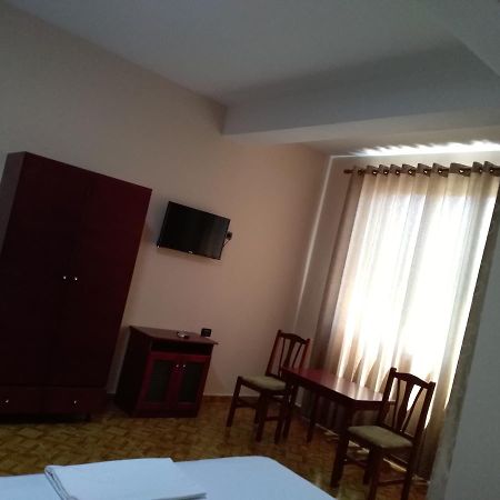 Hotel Gjeli Fier Exterior foto