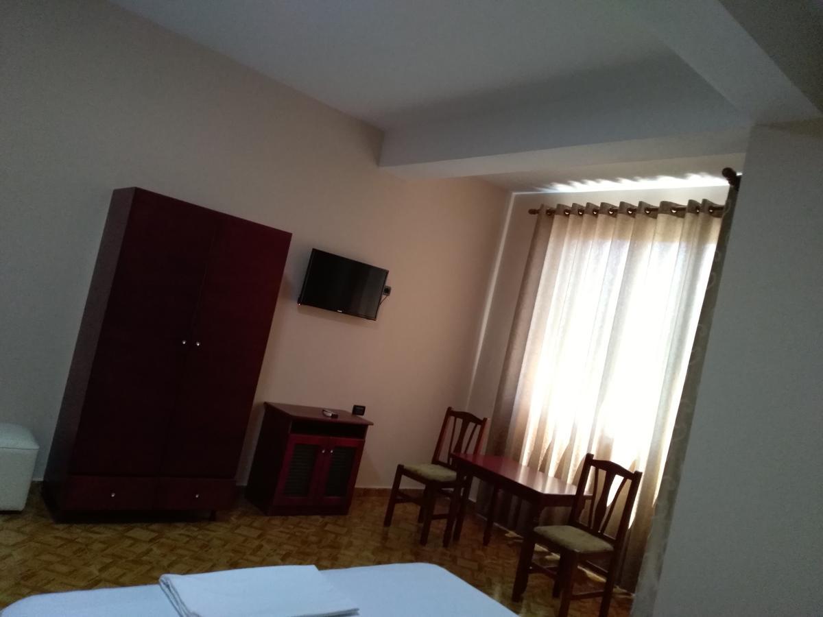 Hotel Gjeli Fier Exterior foto