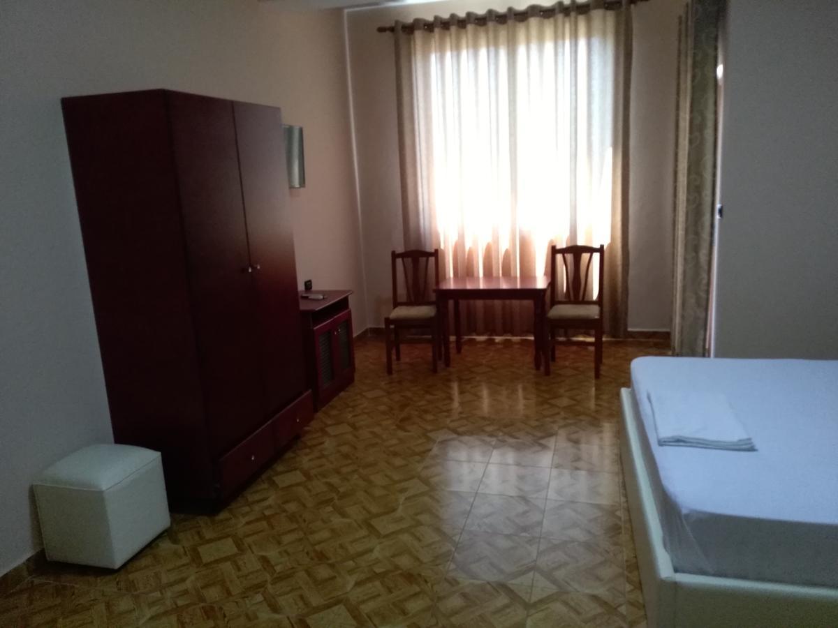 Hotel Gjeli Fier Exterior foto